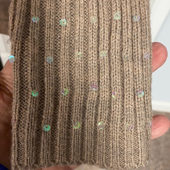 Design 365 OS tan sweater w/cowl neckline - Size Medium - Picture 7 of 10